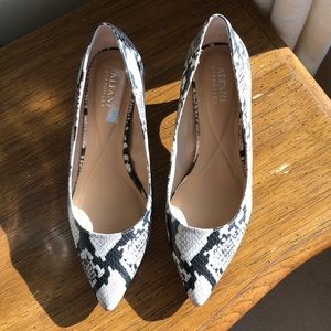 New Shoes: 9.5 Alfani Snakeskin Kitten Heels